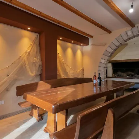 Apartment Amazing In Medici With Kitchen Kutlesa
